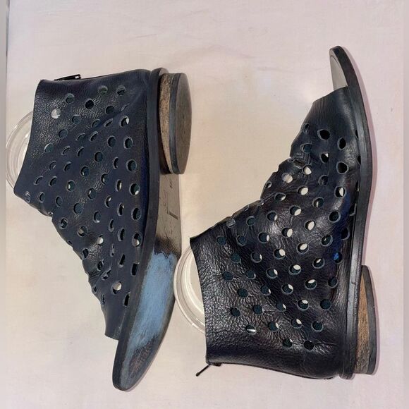 WALK by Handmade Shoes Open Toe Ankle Boot, Size 5.5, Black Leather Cut Outs - Picture 8 of 11